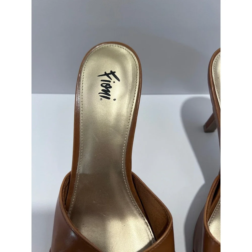 Fioni Womens Brown Buckle Mule Sandals Open Toe Stiletto Kitten Heels Size 8